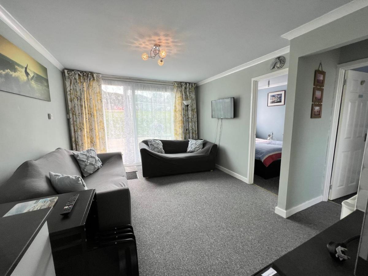 2 Bedroom Chalet, Sb10, Sandown, Isle Of Wight, Dog Friendly, Free Wifi Exterior photo